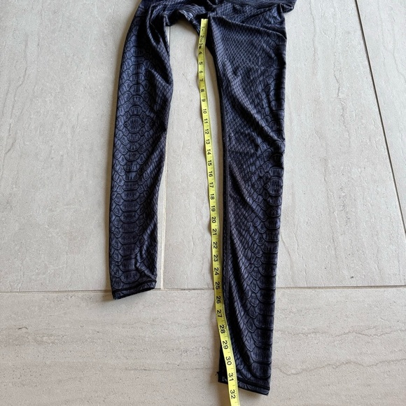 Niyama Sol Live Laugh Love Snake Skin Print Leggings Size M - Picture 7 of 11